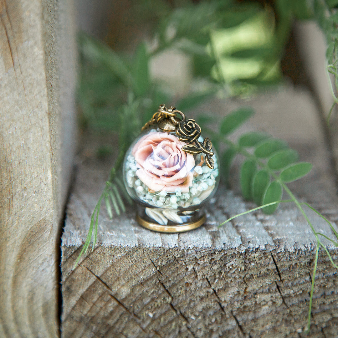 PENDENTIF AVEC FLEURS - Fait sur mesure