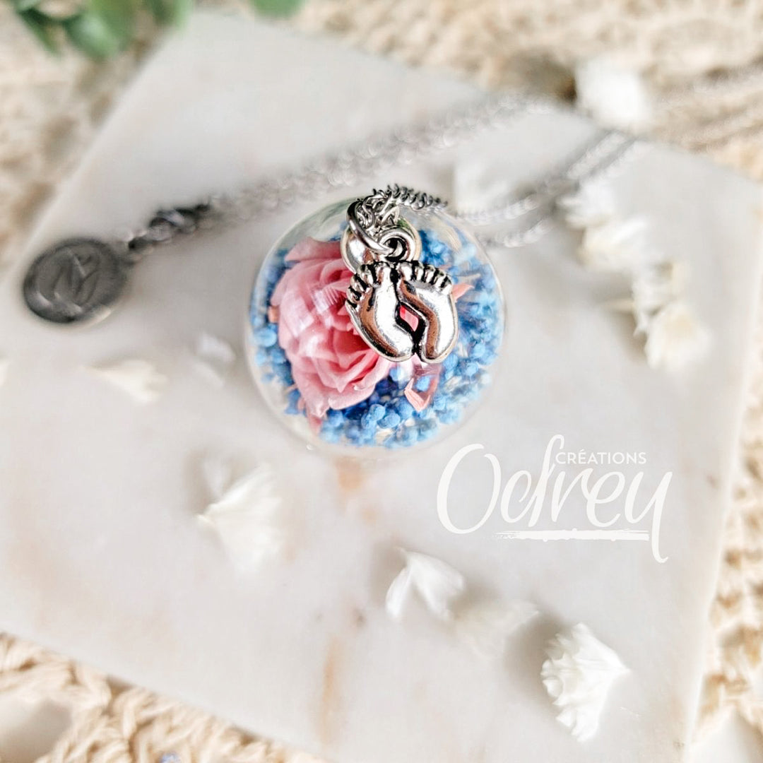 Collier de deuil périnatal avec fleurs séchées symbol d'amour maman maternel