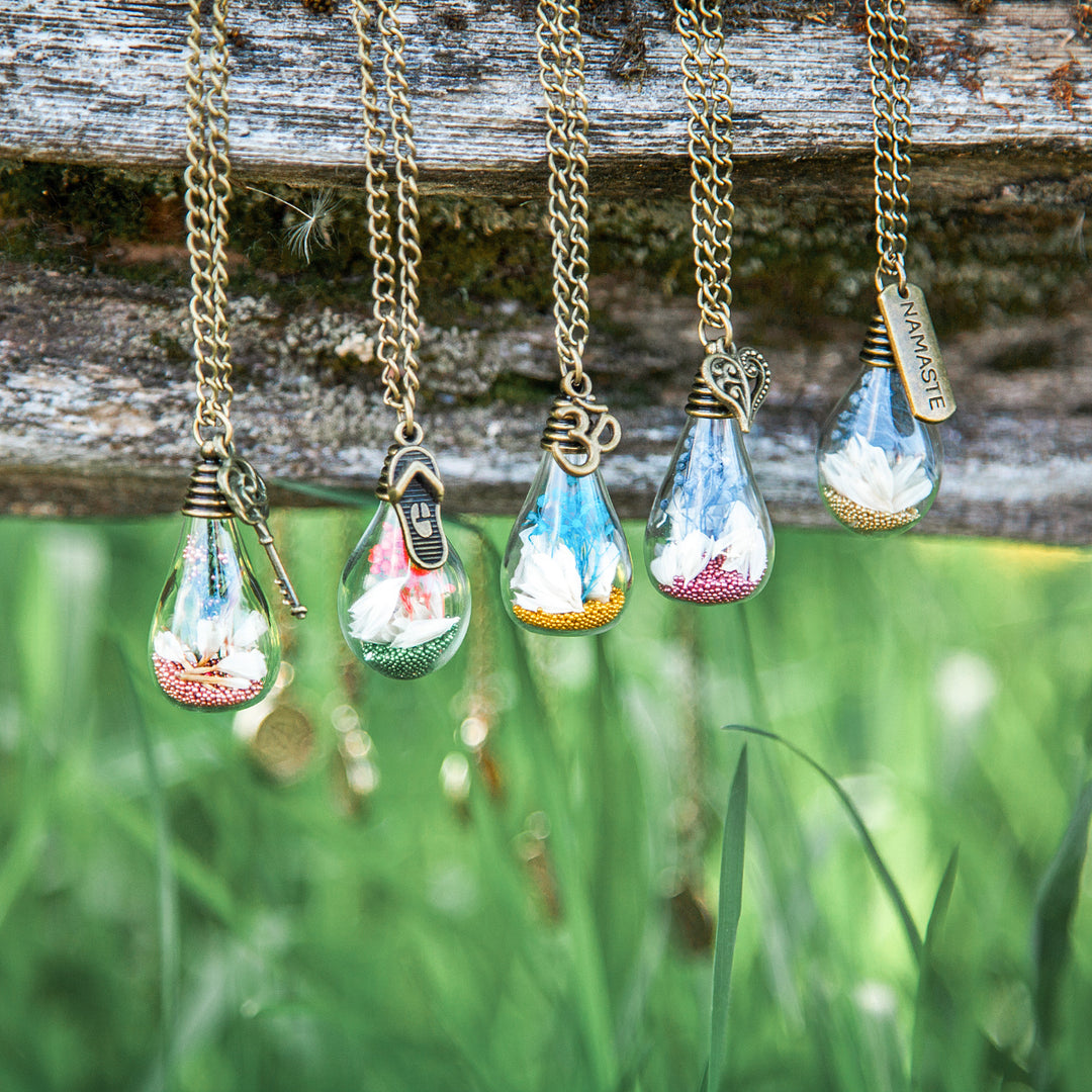 PENDENTIF AVEC FLEURS - Fait sur mesure