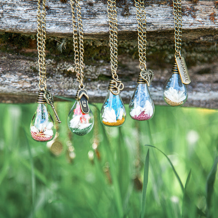 PENDENTIF AVEC FLEURS - Fait sur mesure