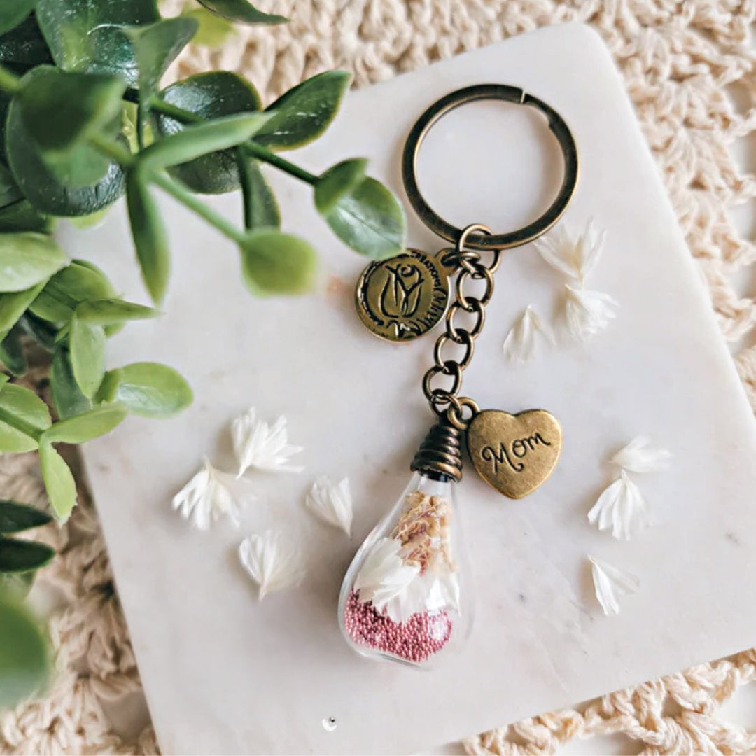 Porte-clé floral avec cœur Mom – cadeau maternel symbolique et significatif à offrir avec tendresse