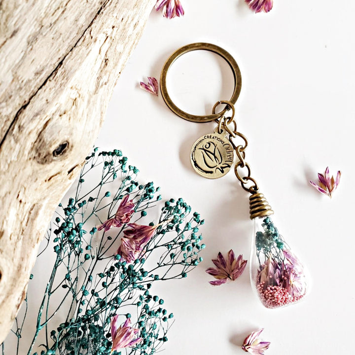 Porte-clé floral ampoule avec fleurs turquoise et mauves – bijou boho nature Créations Odrey