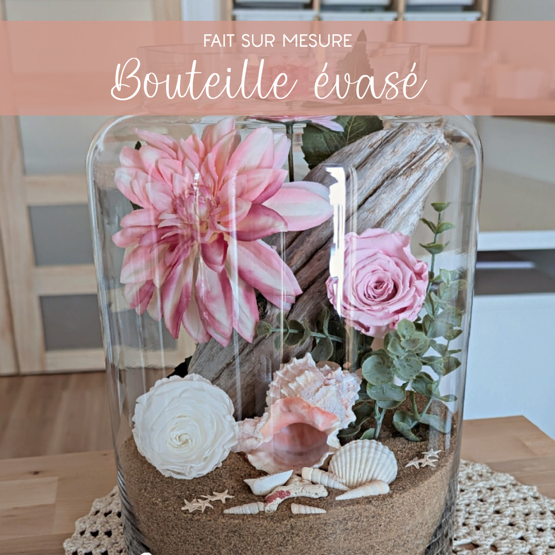 Arrangement floral artisanal en rose éternelle et fleurs d'eucalyptus.