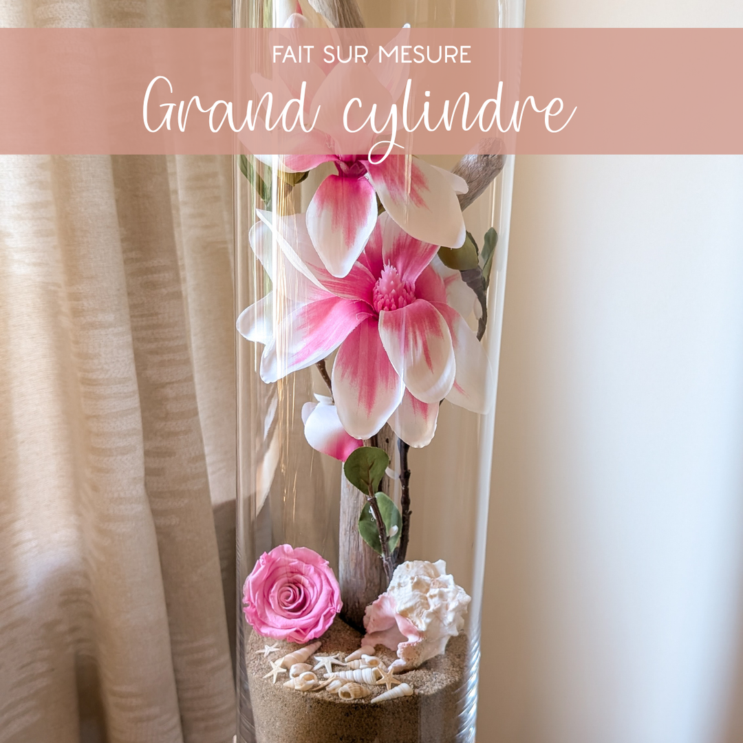 Arrangement floral funéraire doux, en rose éternelle et fleur de magnolia