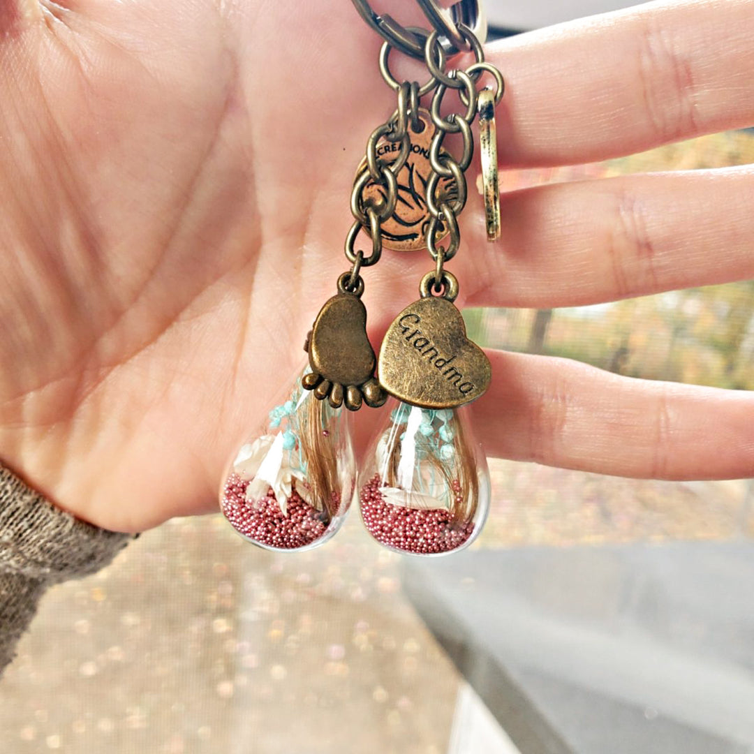 Bijou commémoratif avec mèche de cheveux d'enfant et fleurs naturelles préservées, pendentif personnalisé artisanal Québec