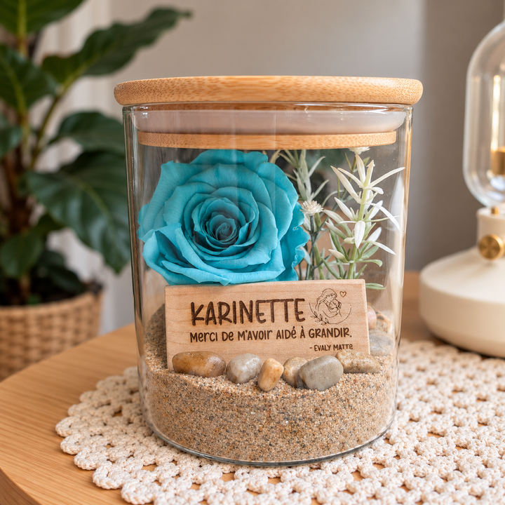 Cadeau éducatrice : rose éternelle turquoise et plaquette gravée « merci de m'avoir aidé à grandir », petit vase à couvercle de bambou
