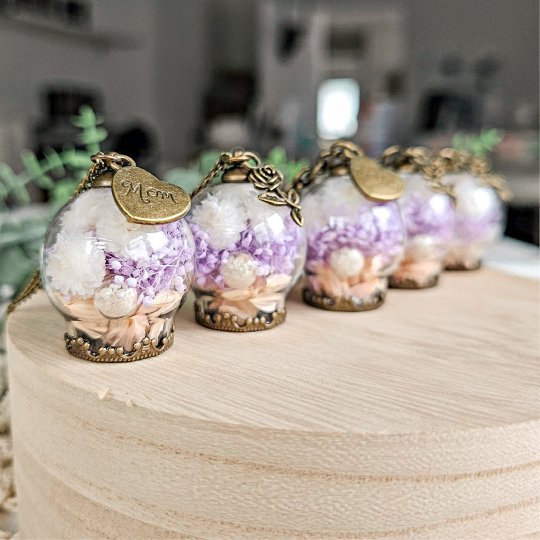 Pendentif souvenir avec cendres humaines ou animales et véritables fleurs naturelles préservées, bijou commémoratif artisanal fait à la main au Québec – Créations Odrey.