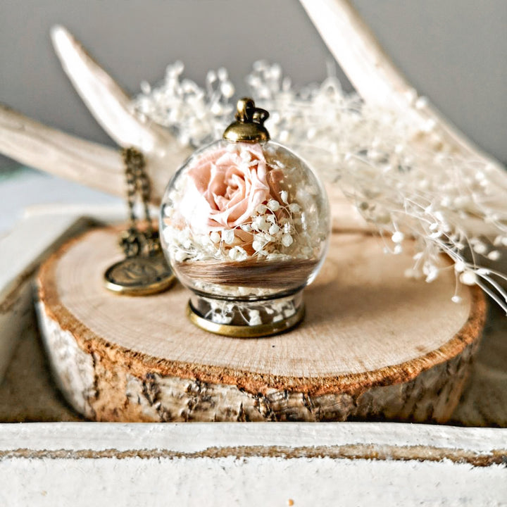 Pendentif souvenir commémoratif avec mèche de cheveux et fleurs séchées naturelles, bijou personnalisé artisanal fait au Québec