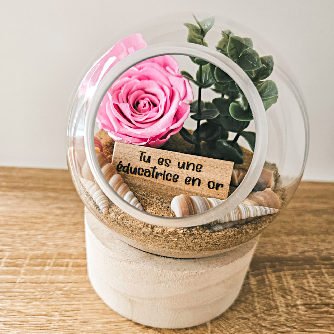 Rose éternelle décoratif, création florale avec plaquette de bois pour éducatrice à remercier,